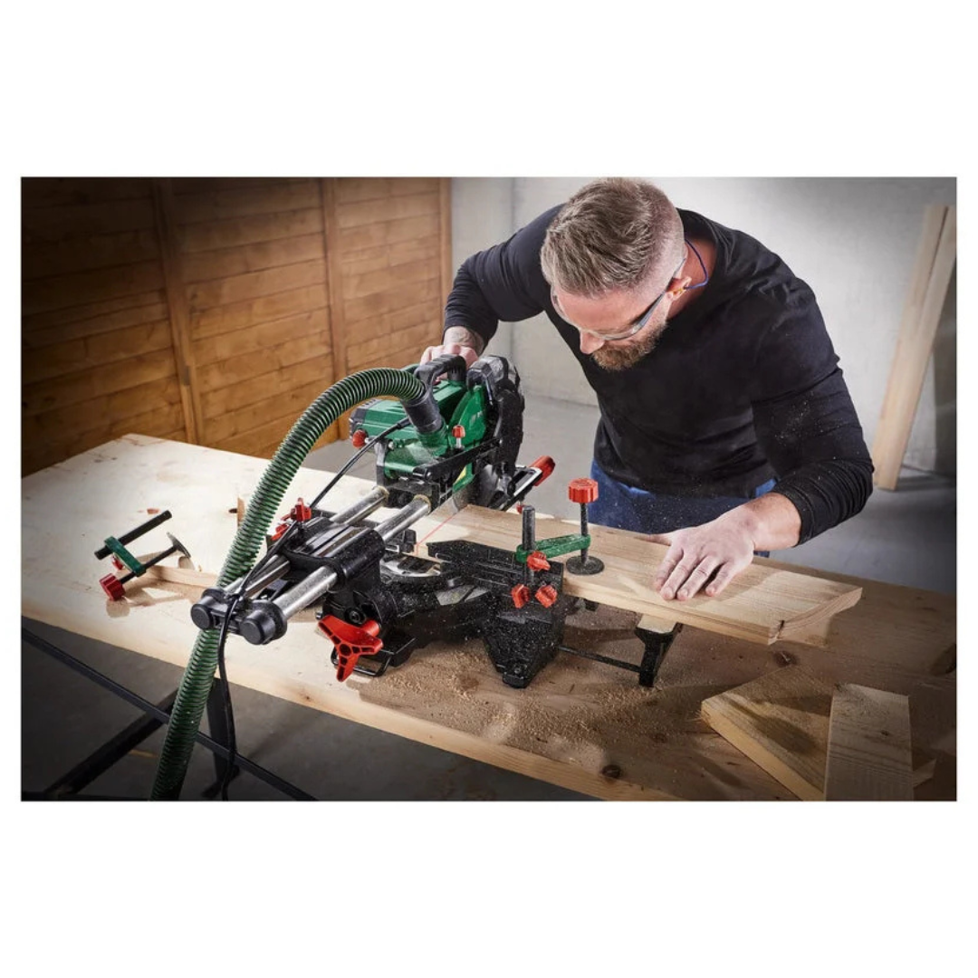 PARKSIDE® Seghetto radiale PZKS 2000 C3 - In uso